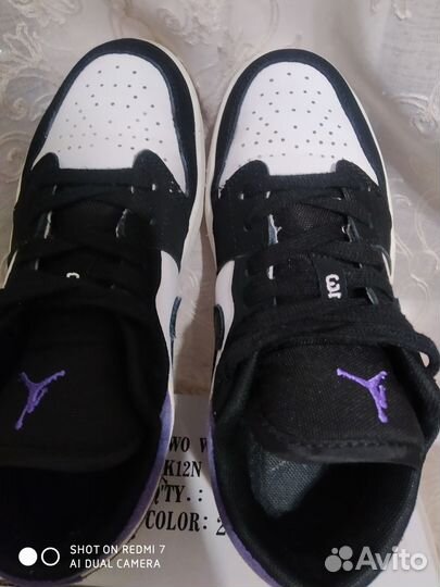 Кроссовки женские