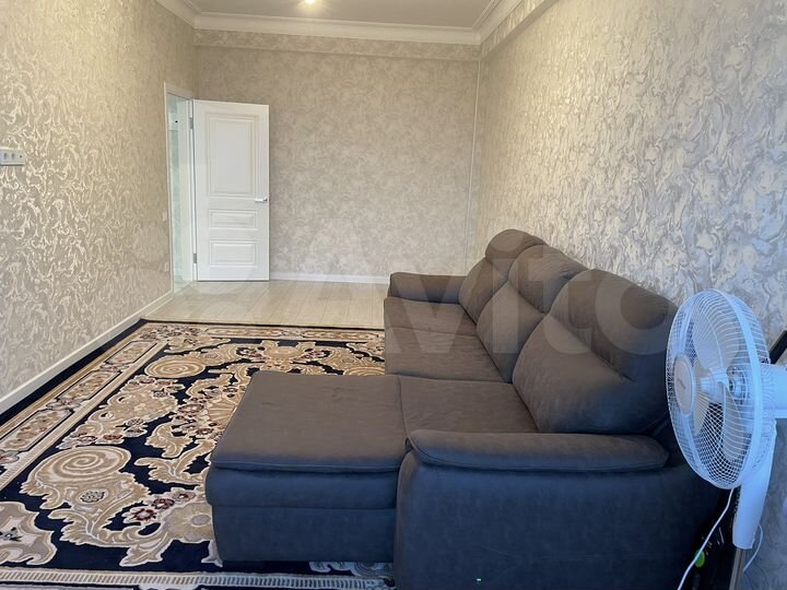 2-к. квартира, 75 м², 4/10 эт.