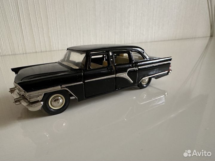 Модель автомобиля Чайка Газ 13