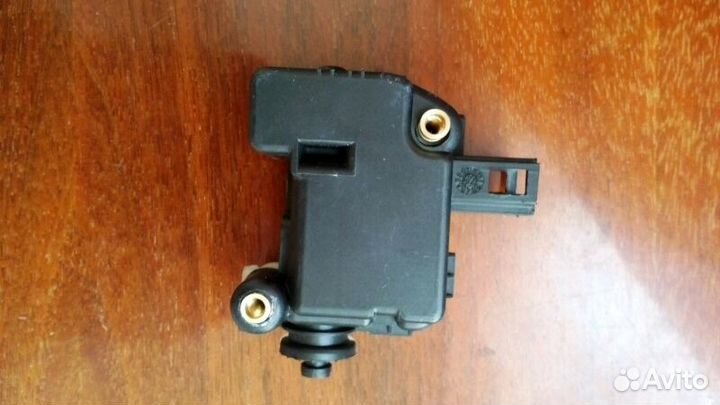 Сервопривод замка богажника, центральный замок