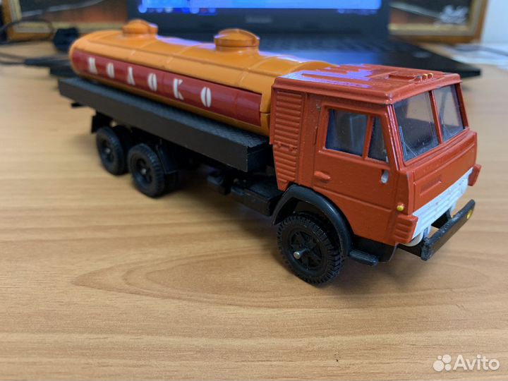 Масштабная литая модель Камаз (KAMAZ) 53212 Молоко