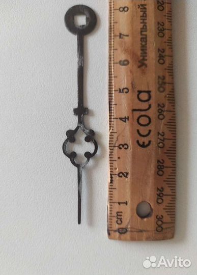 Старинные настенные часы. Комплектующие запчасти