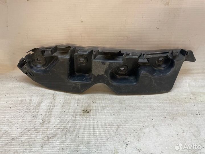 Кронштейн бампера передний правый Renault Duster