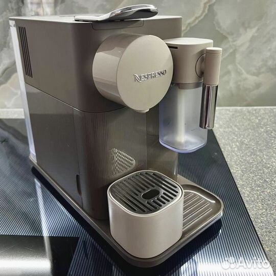 Кофемашина капсульная DeLonghi Nespresso Latissima