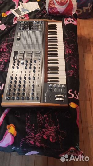 Аналоговый синтезатор с кейсом matrixbrute arturia