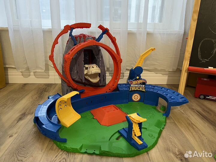 Набор игровой Hot Wheels Монстр-трак Вулкан Арена