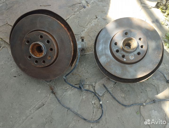 Поворотный кулак Сааб 9-5