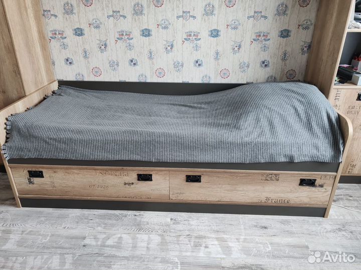 Кровать от детского гарнитура «Пилигрим»