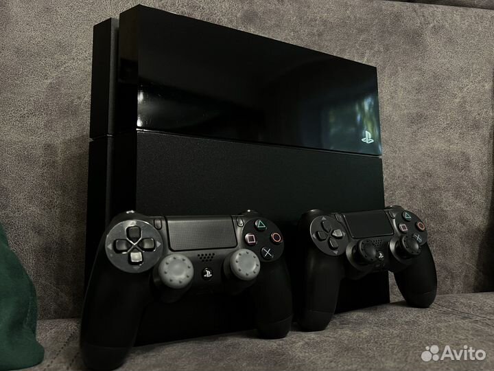 Прошитая PS4, 2 геймпада, 500GB, больше 2000 игр