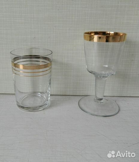 Набор из разных рюмок и стопок