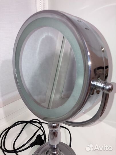 Двухстороннее зеркало с подсветкой