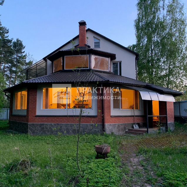 Коттедж 292 м² на участке 10 сот.