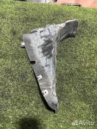 Пыльник крыла передний правый BMW 3 E90/E91 E90