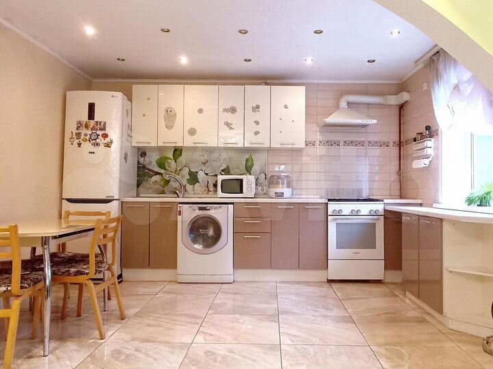 Дом 188,7 м² на участке 6 сот.