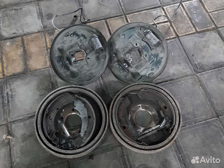 Задние тормозные барабаны пыльники Volkswagen Polo