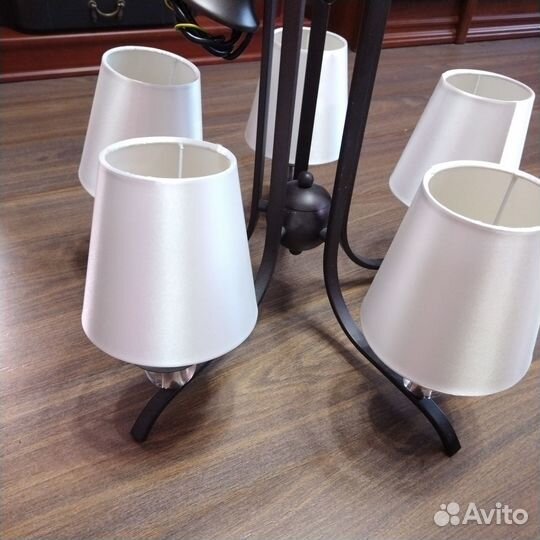 Продаю люстру