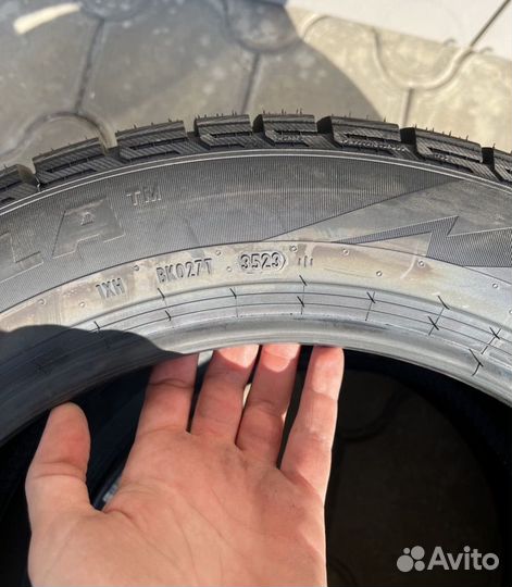 Pirelli Formula Ice FR 215/55 R17 98T