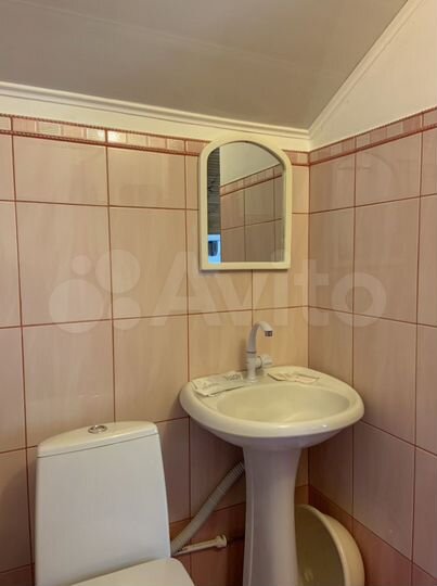 Комната 8 м² в > 9-к., 2/2 эт.