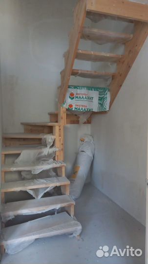 Лестница деревянная