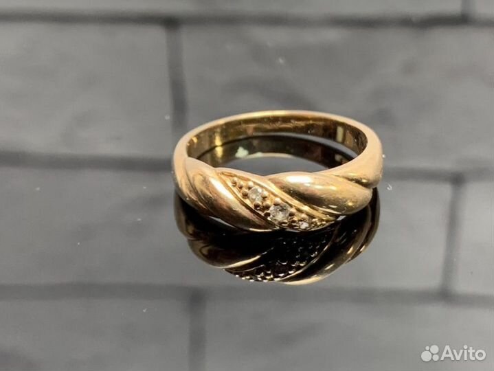 Золотое кольцо 585 пробы массой 3.2 грамма (Р 18)