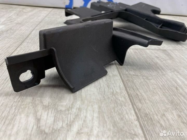 Дефлектор радиатора левый Honda Cr-V 5 L15BG