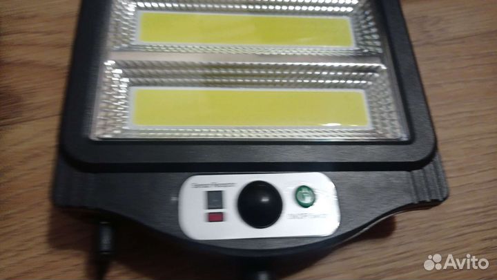 Фонарь с датчиком с дистанционной солнеч панелью