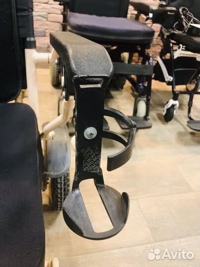 Инвалидная коляска с электроприводом MET Compact