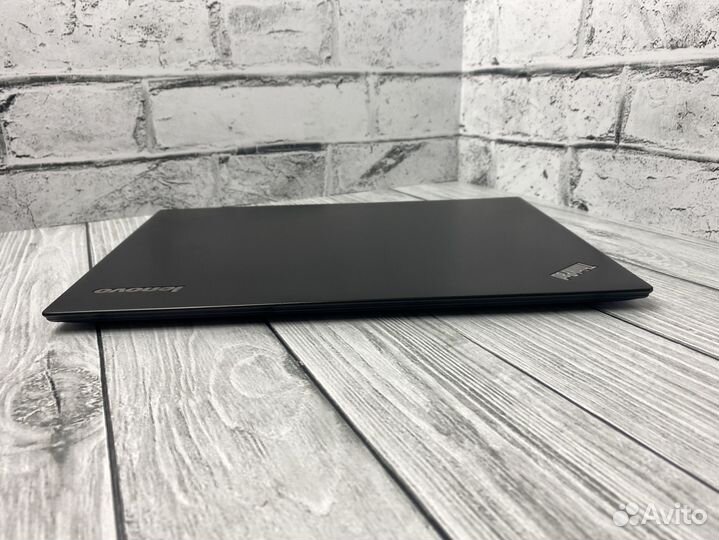 Ультратонкий и легкий карбоновый ноутбук