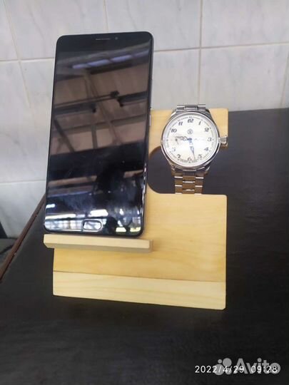 Подставка для телефона из дерева