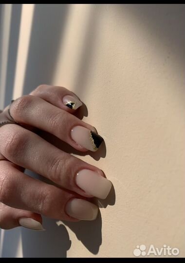 Модель на наращивание ногтей