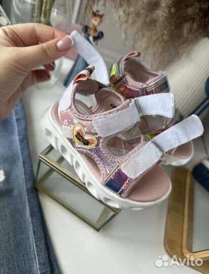 Сандали новые для девочки 22,23,24,25,26