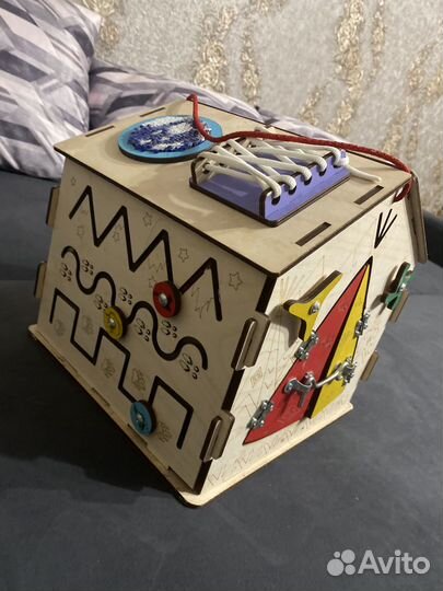 Бизиборд домик