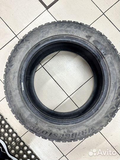 Bridgestone Blizzak Spike-01 235/55 R17