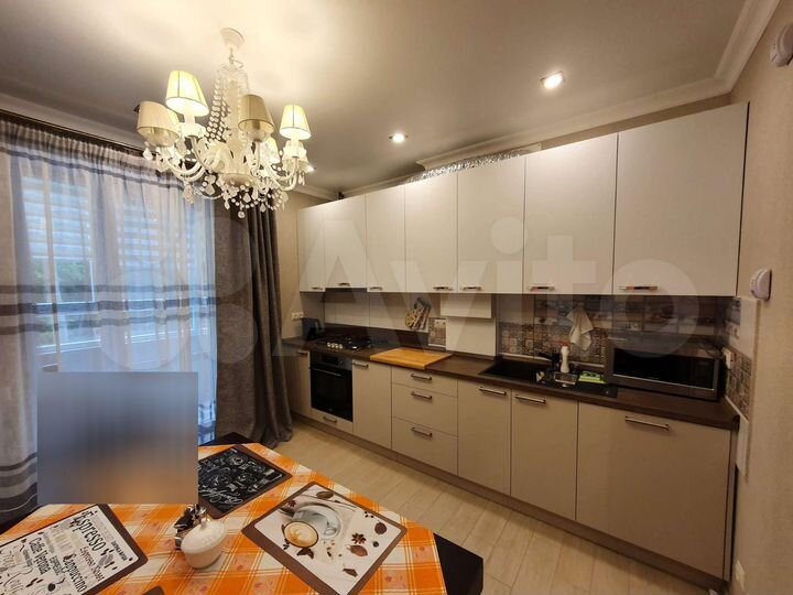 2-к. квартира, 65 м², 1/9 эт.