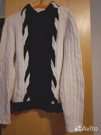 Свитер шерстяной женский