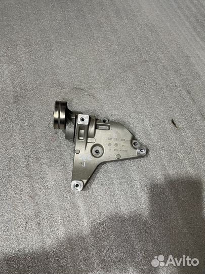 Кронштейн компрессора Ауди Шкода Фольксваген