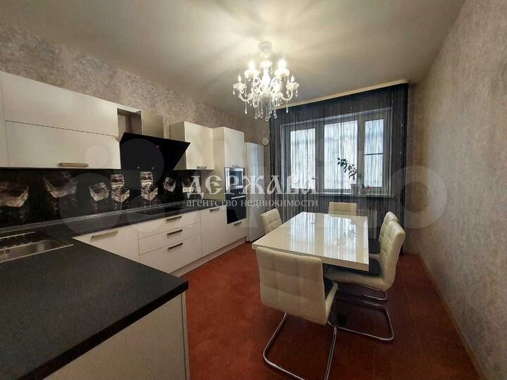 3-к. квартира, 100 м², 5/9 эт.