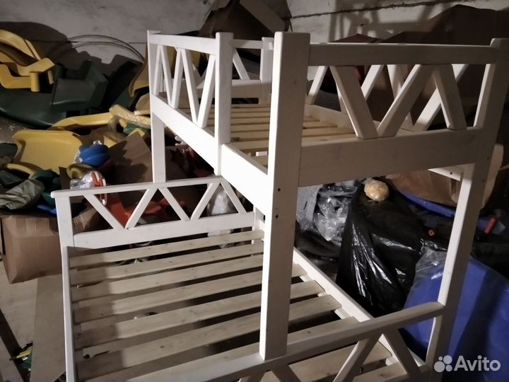 Кровать двухьярусная