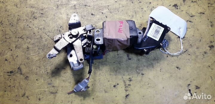 Замок двери на Toyota Hiace Regius RCH41W