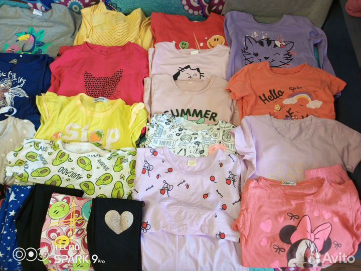 Продам пакет вещей на девочку 5-6 лет