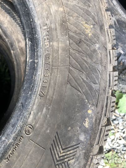 Yokohama Ice Guard IG65 215/65 R16