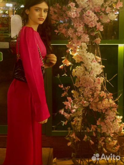 Розовое платье на завязках