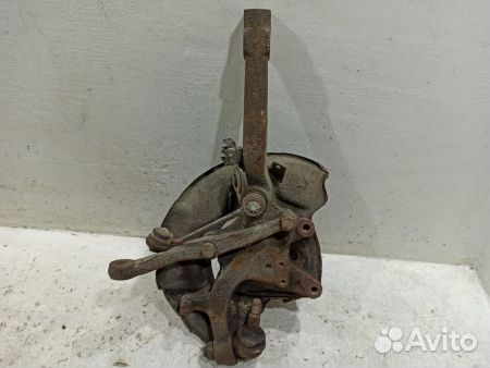 Кулак передний левый