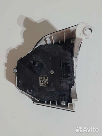 Штатные кнопки руля Kia Rio 4 X-Line