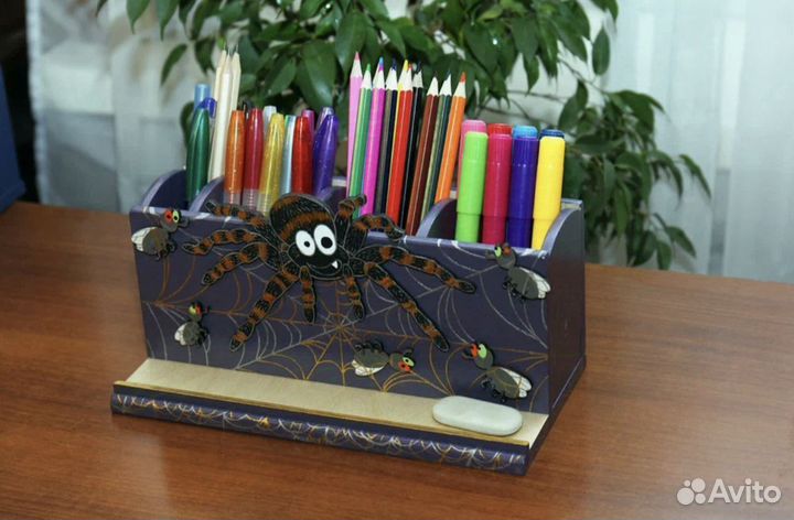 Подставка для карандашей и телефонов