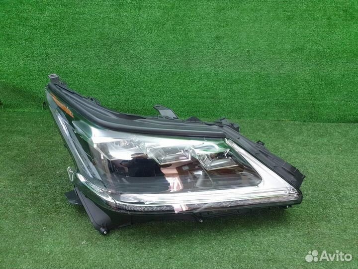 Фара правая Lexus LX570