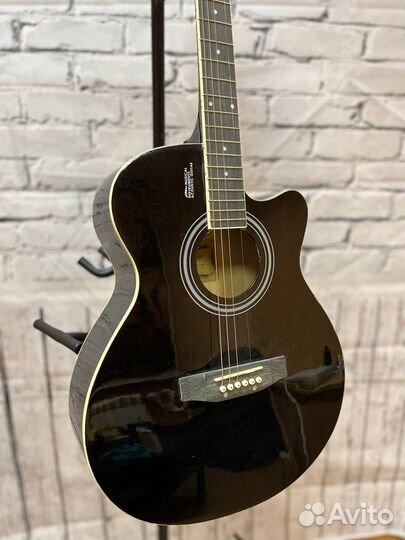 Акустическая гитара