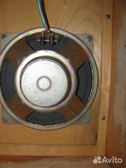 От виниловый проигрывателя