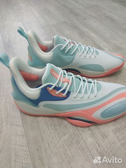 Кроссовки баскетбольные