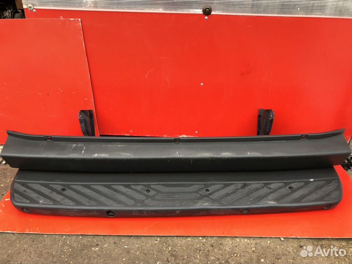 Бампер задний с подножкой к Мерседес Спринтер W906